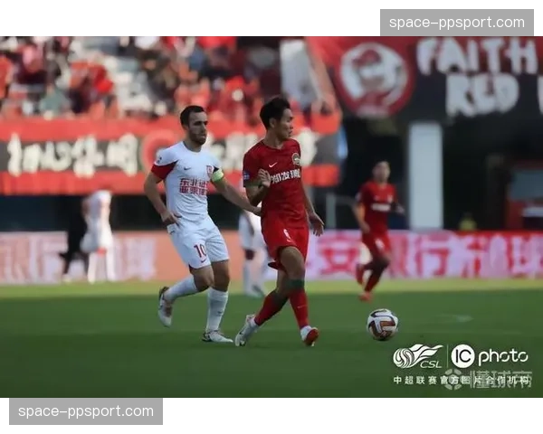 半场：河南队1-0领先青岛西海岸，黄紫昌反击破门。